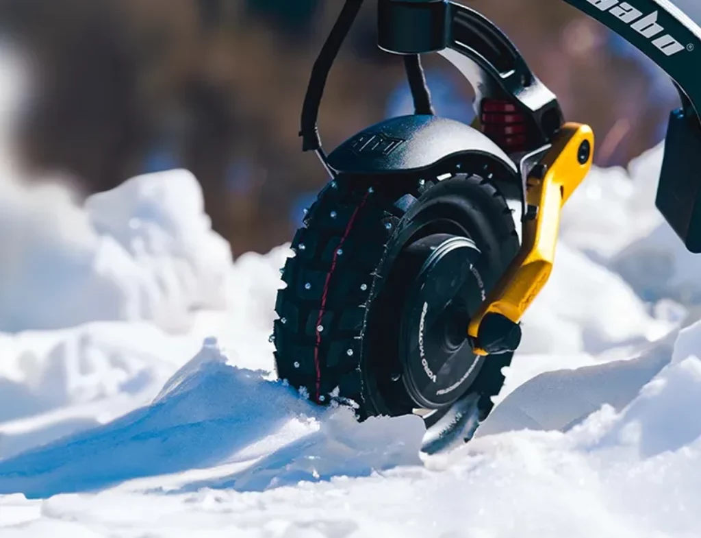 Electric scooter with studded tires in the snow - Mantis King GT