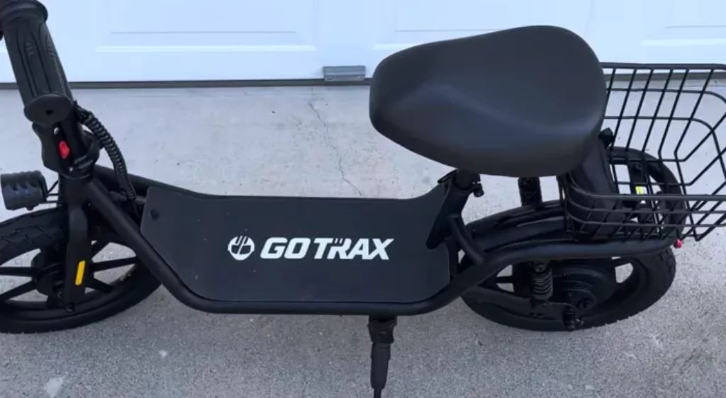 Gotrax Flex ultra deck seat and basket close-up