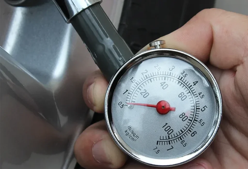 A pressure gauge for electric scooters showing both bar and psi