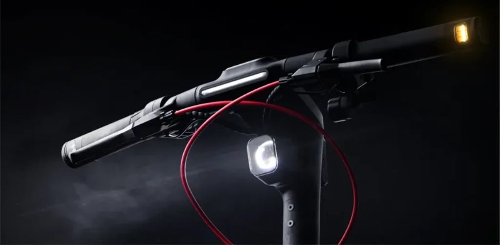 Close-up of the Max G3 headlight and turn signals
