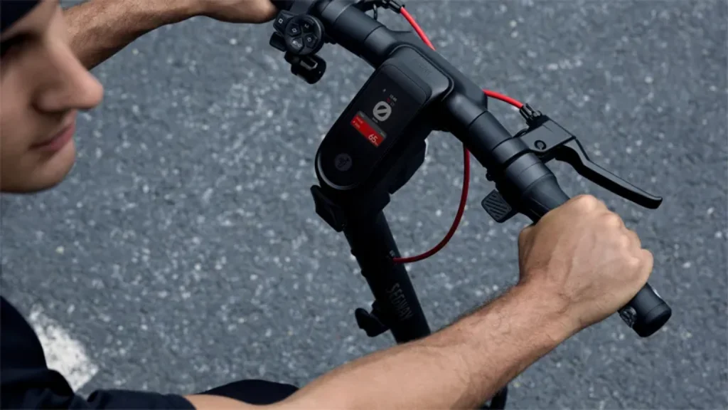 Segway max display and handlebar layout