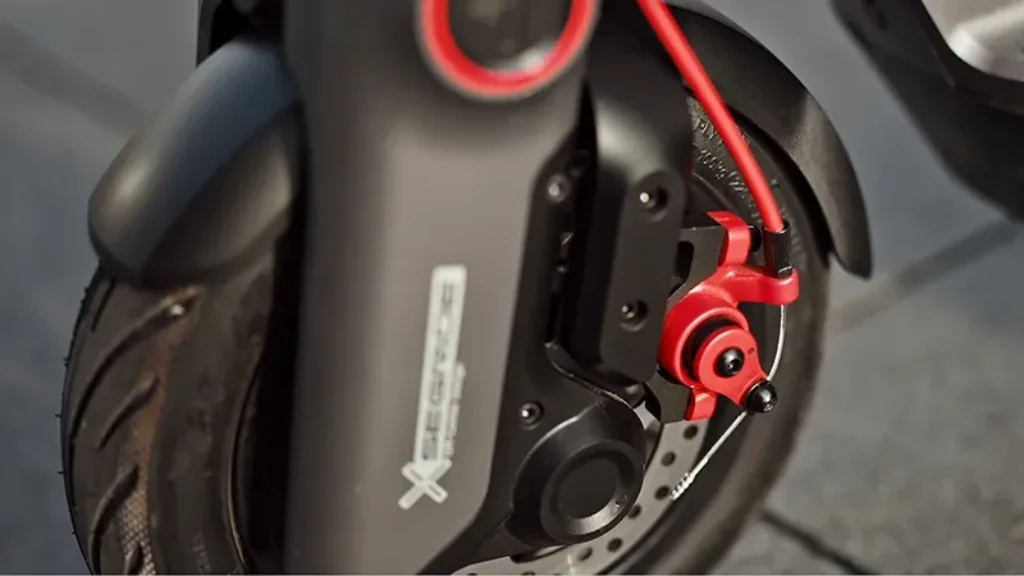 Front wheel suspension and disc brake of the F3