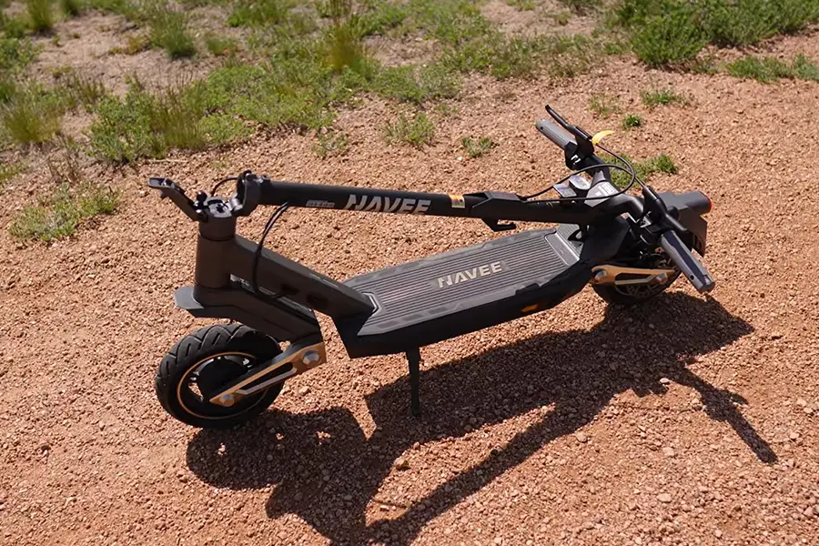 Navee ST3 PRO Powerful electric scooter standing in gravel during test ride