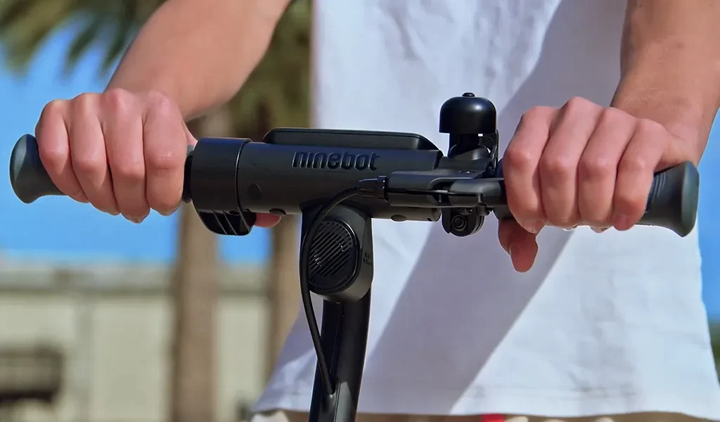 C2 Pro handlebar layout brake lever, bell and bluetooth speaker